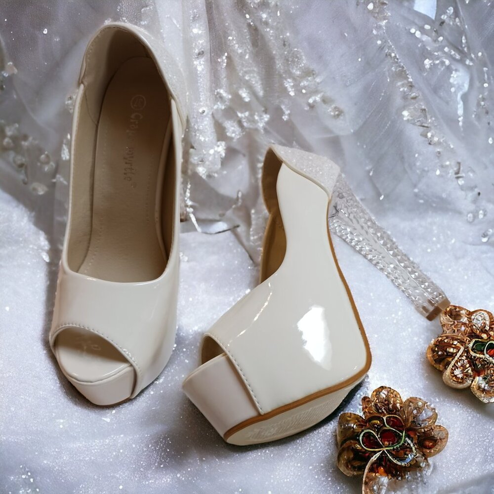 Crape Myrtle White Patent Leather Peep Toe Hidden Platform Acrylic Heels Size6.5